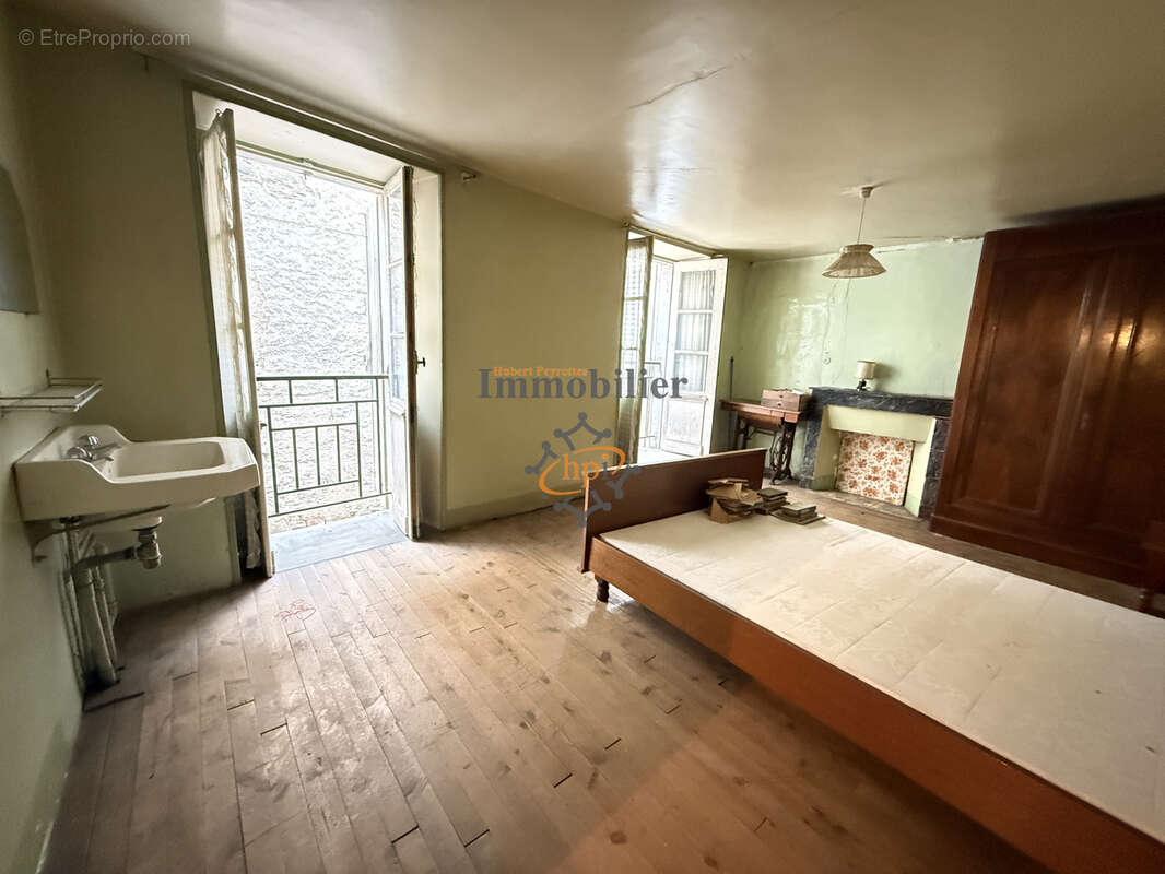 VENTE Maison de 96 m2, au coeur du village de Fayet, à rénover - photo 4