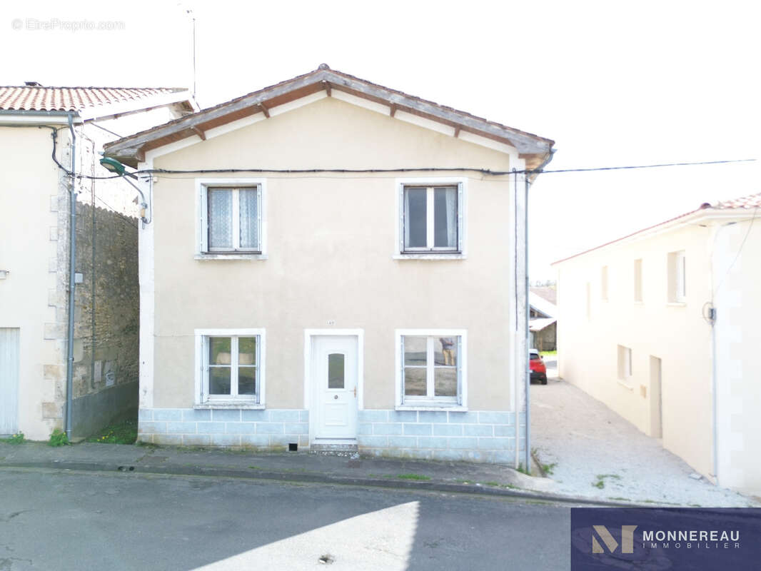 Maison à BAIGNES-SAINTE-RADEGONDE