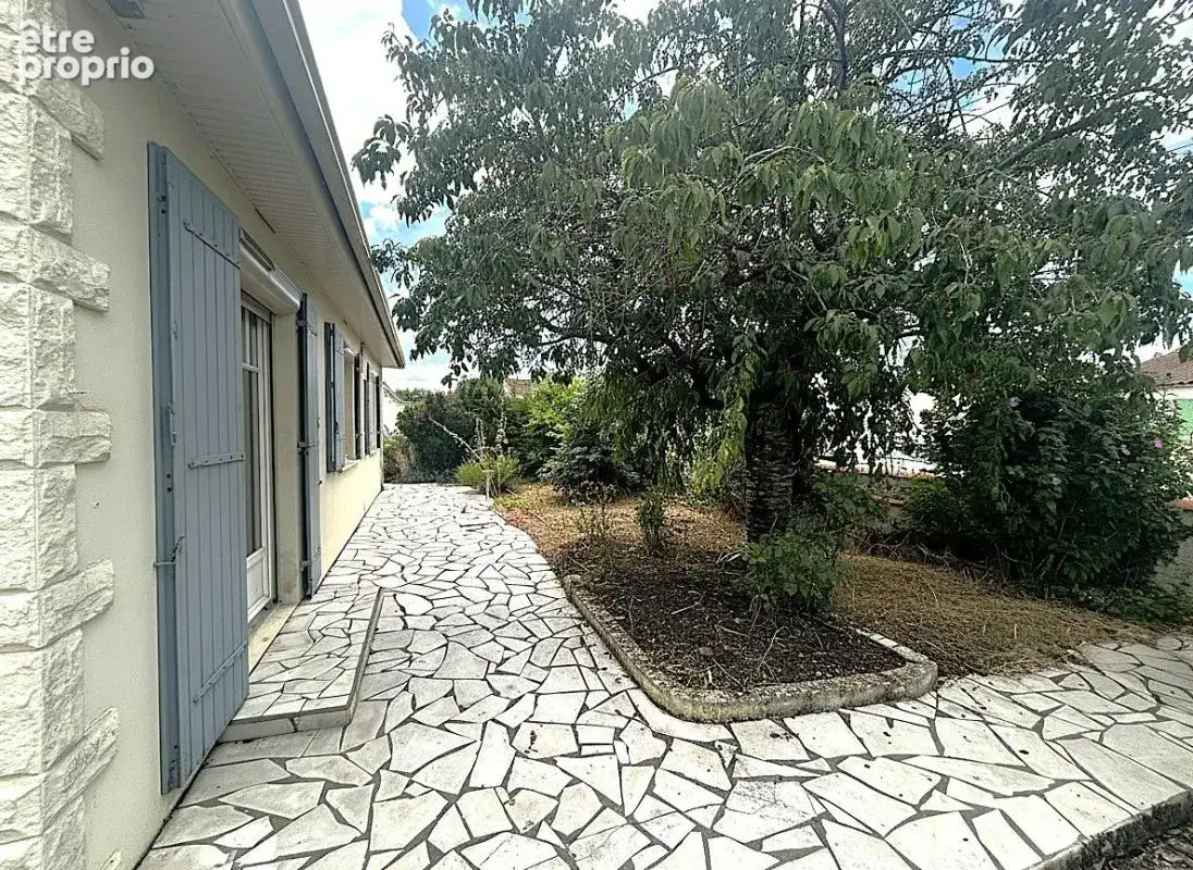 MARANS. Maison de plain pied à rafraichir avec garage, jardin et puits - photo 2