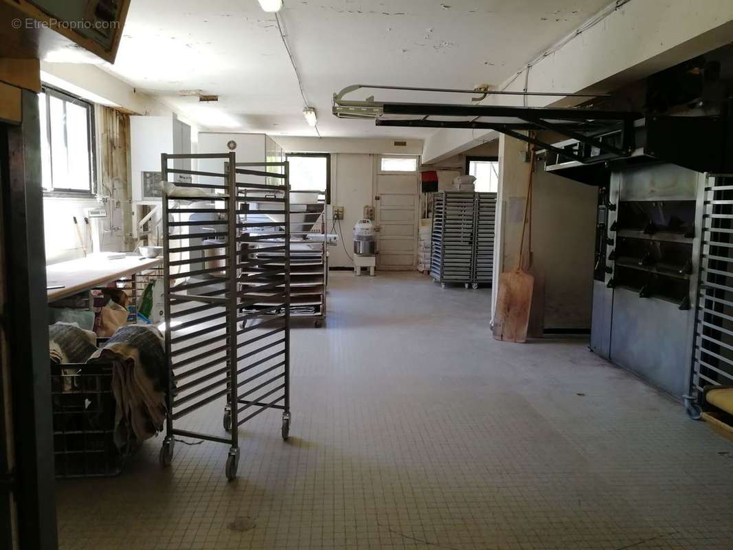 Commerce à LAPEYROUSE-FOSSAT