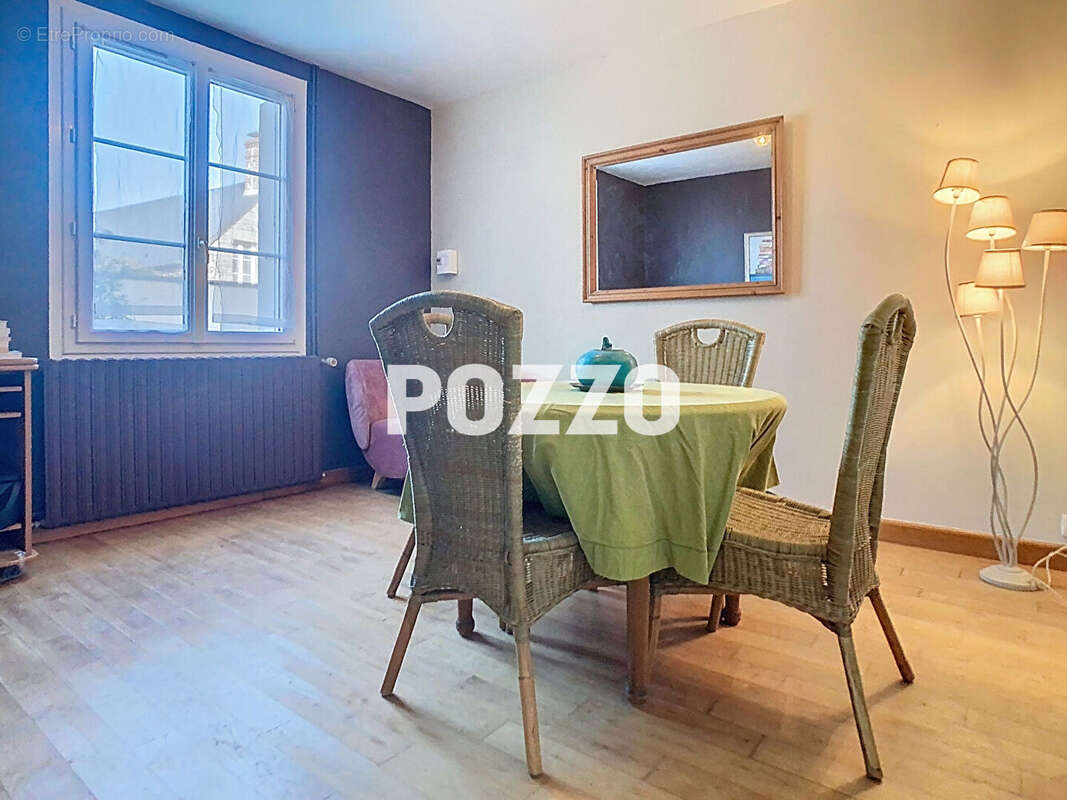 Maison - type 5 -  Geffosses - 3 chambres - dépendances - proche mer et plage - 144 m² - terrain de 2875 m² - photo 4