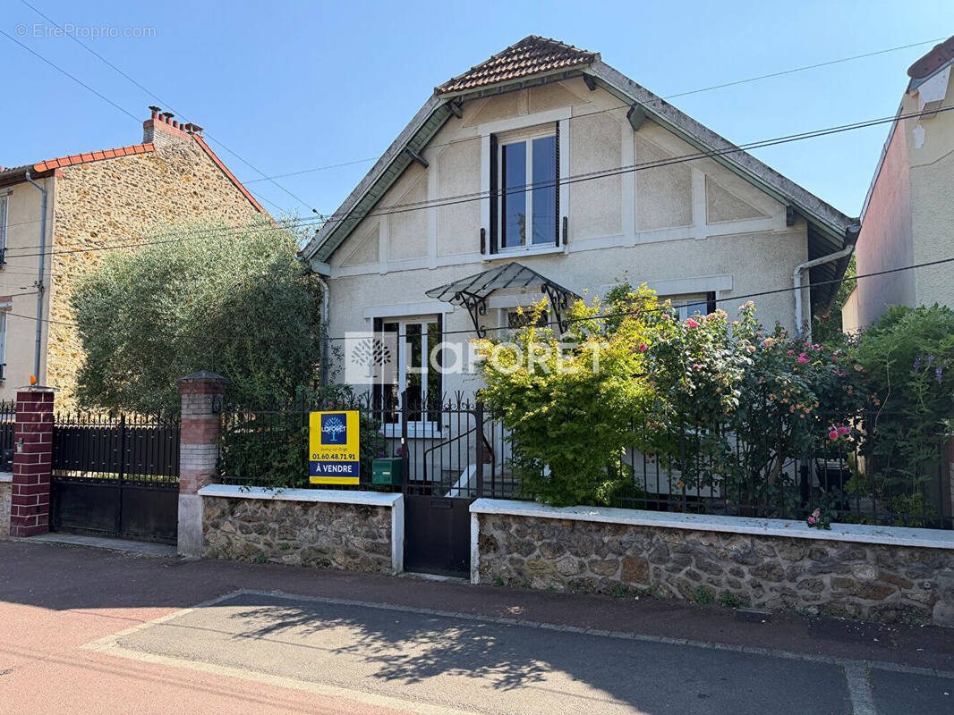 Maison à JUVISY-SUR-ORGE