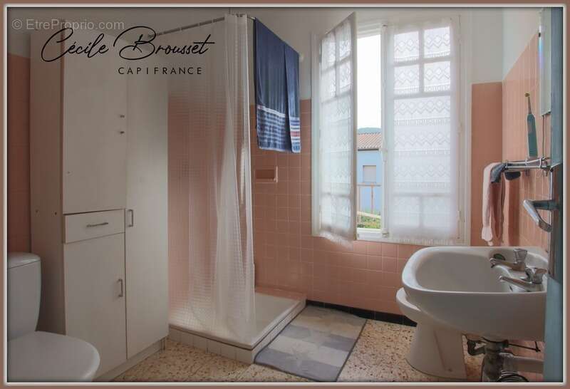 Maison à REYNES