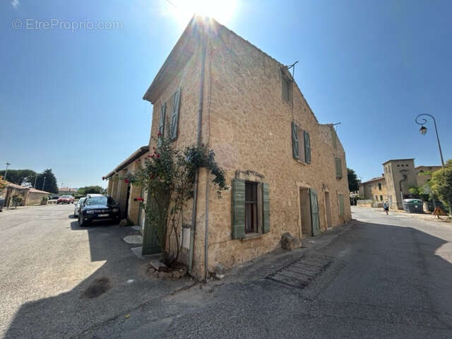 Maison à PEYROLLES-EN-PROVENCE
