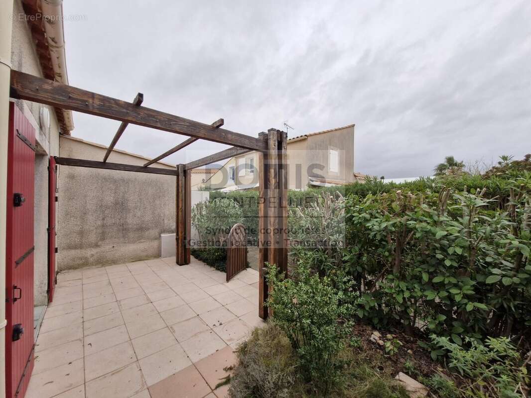 Maison à VIC-LA-GARDIOLE