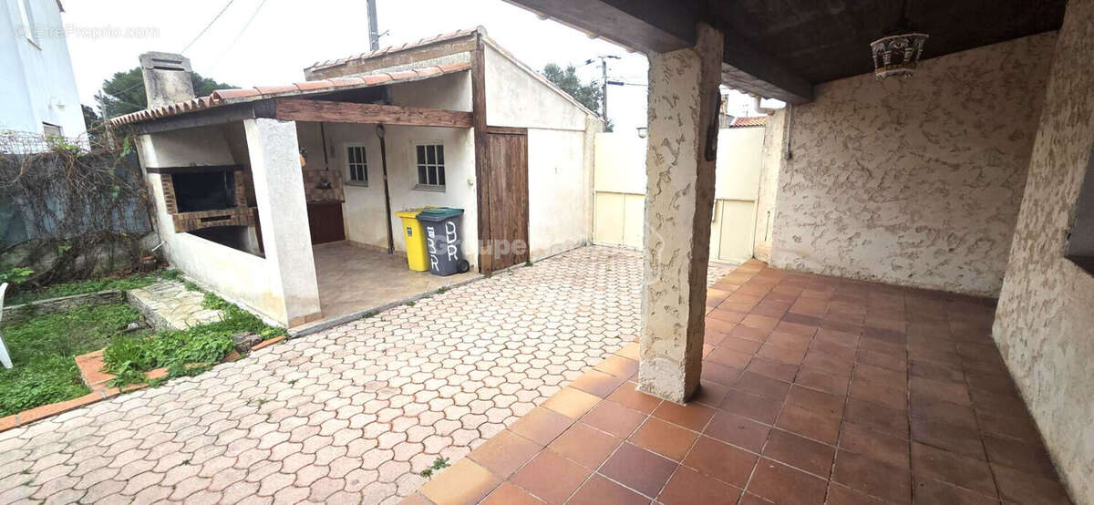 Quartier VERDURON HAUT ! Belle maison de type 4 de 90 m² sur parcelle de terrain de 530 m² arborée et piscinable  avec cuisine d - photo 9