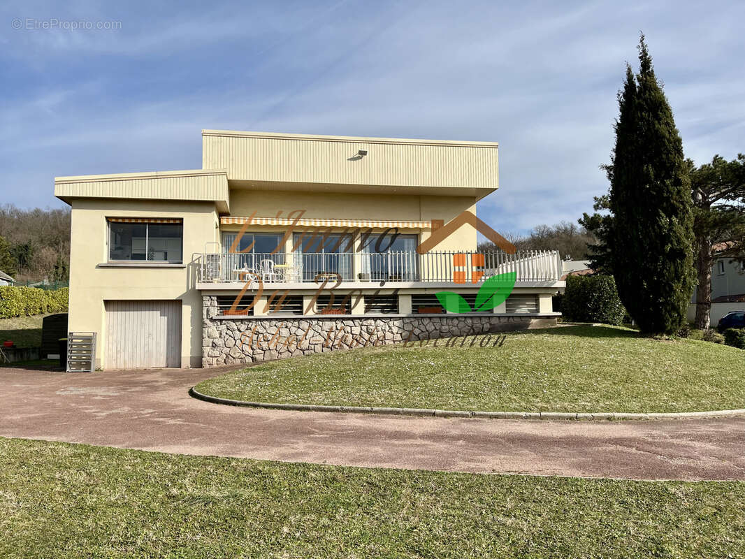 Maison à SALAISE-SUR-SANNE