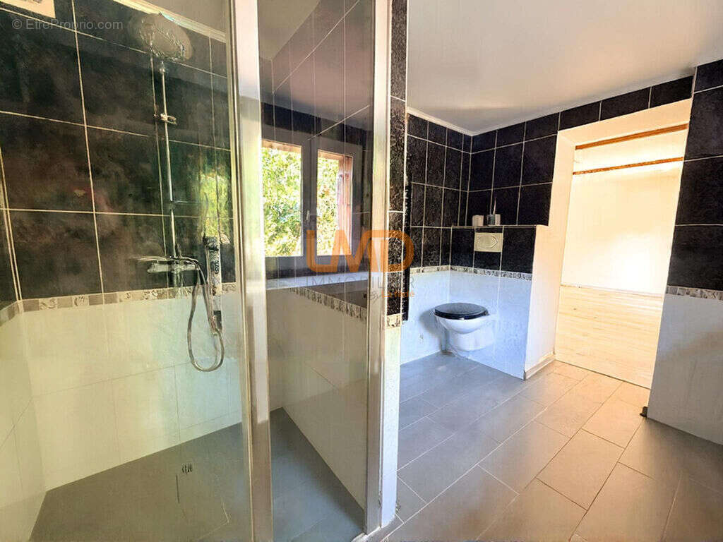 Callas Var – Maison 4 chambres, 1917 M² et beau potentiel - photo 17