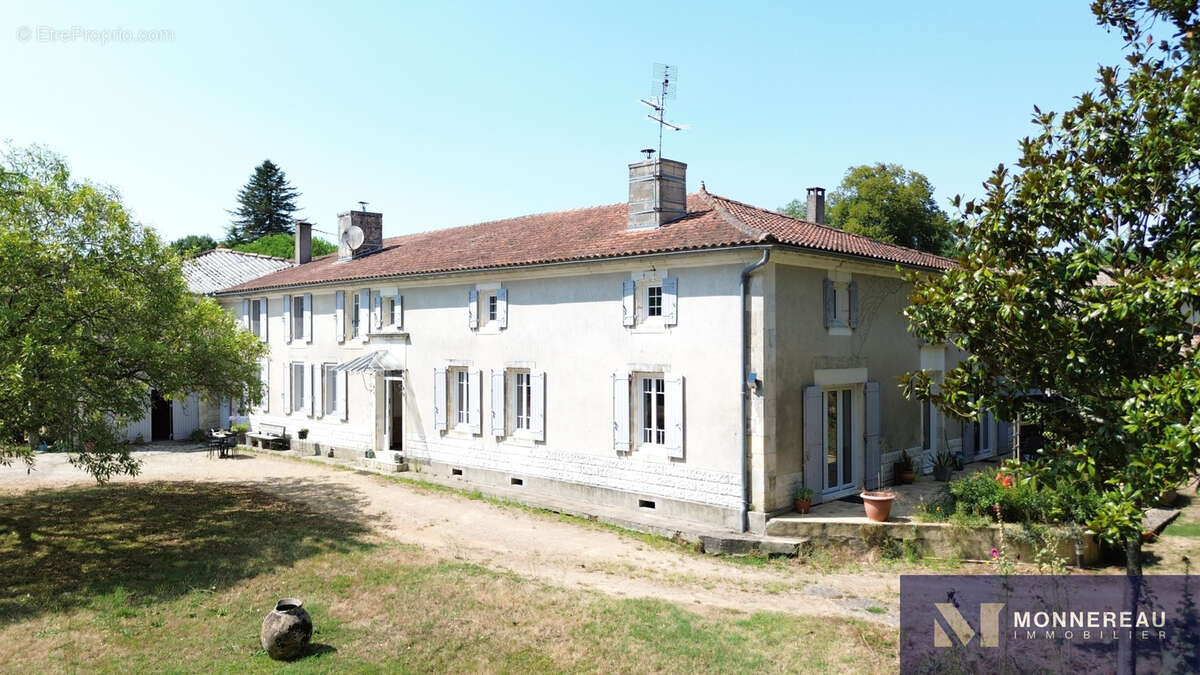Maison à BAIGNES-SAINTE-RADEGONDE