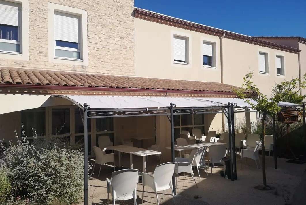 INVESTISSEMENT LOCATIF  Parignargues  Résidence EHPAD Château Notre-Dame - 7 % de rentabilité - photo 5