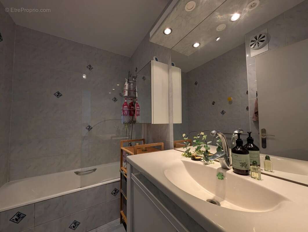 Appartement à LES CLAYES-SOUS-BOIS
