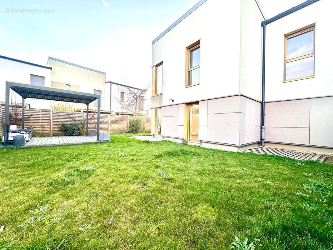 Maison à BUSSY-SAINT-GEORGES