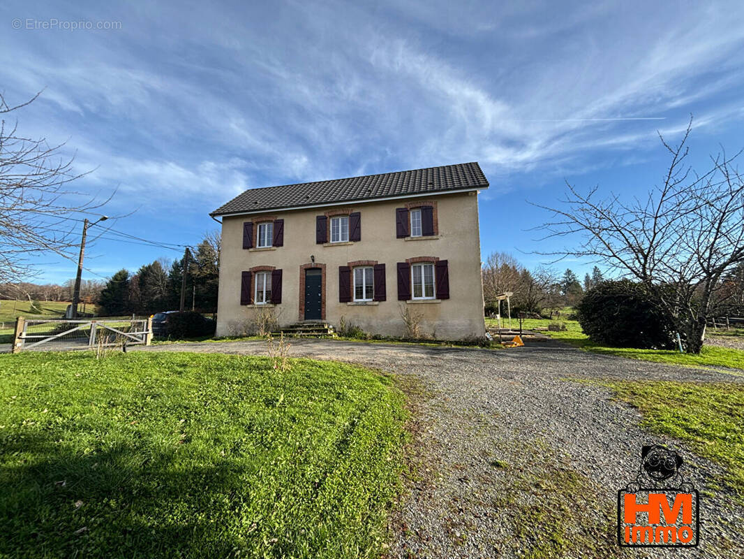 Maison à SAINT-YRIEIX-LA-PERCHE