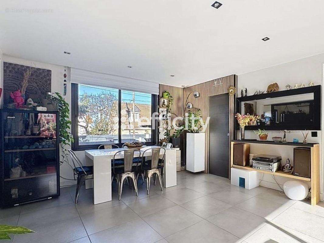 Maison à NEUILLY-PLAISANCE