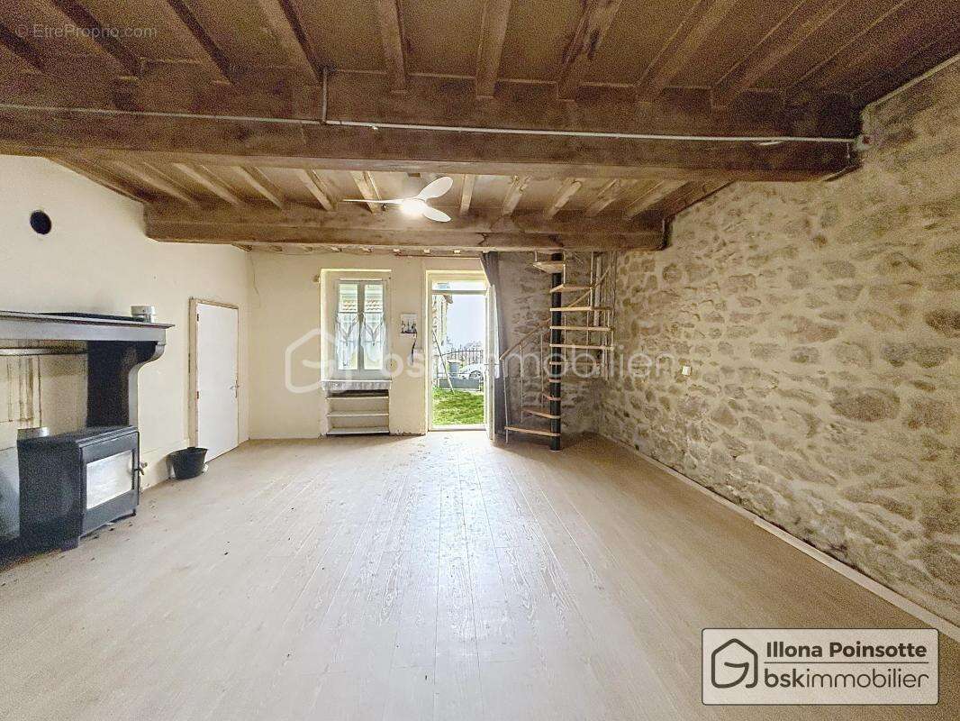 Maison à LA ROCHE-EN-BRENIL