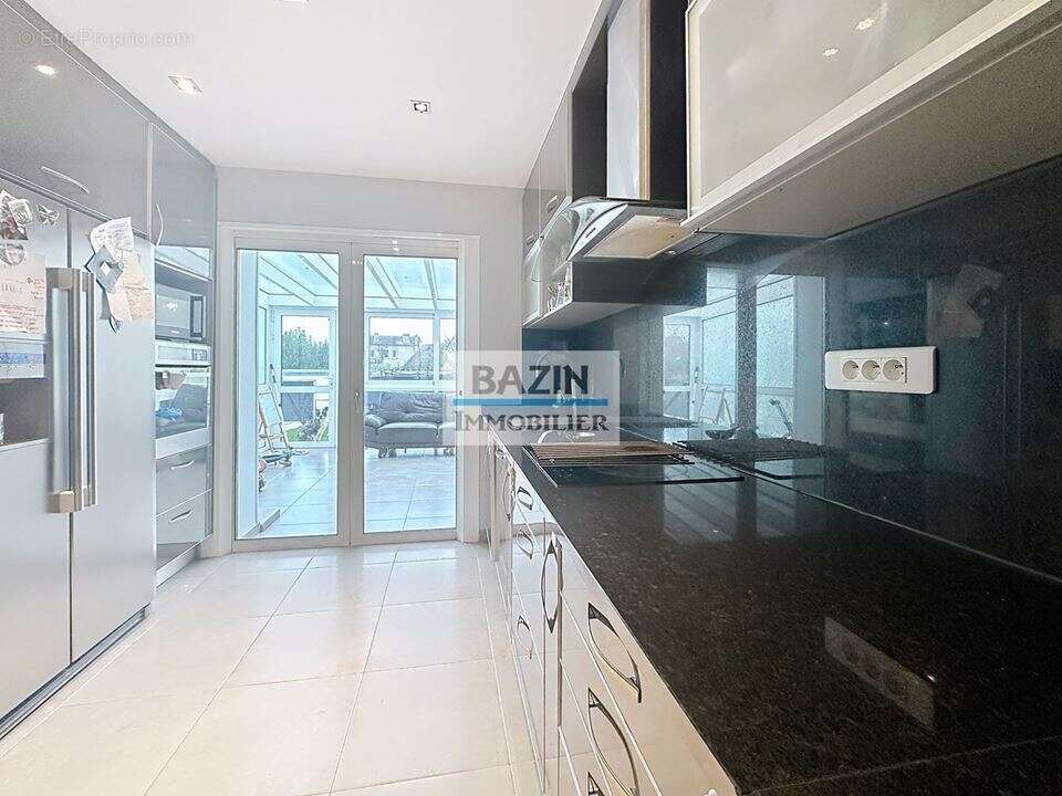 Maison à SAINTE-GENEVIEVE-DES-BOIS