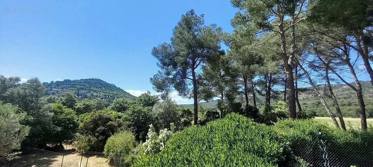 Maison à ROQUEBRUNE-SUR-ARGENS