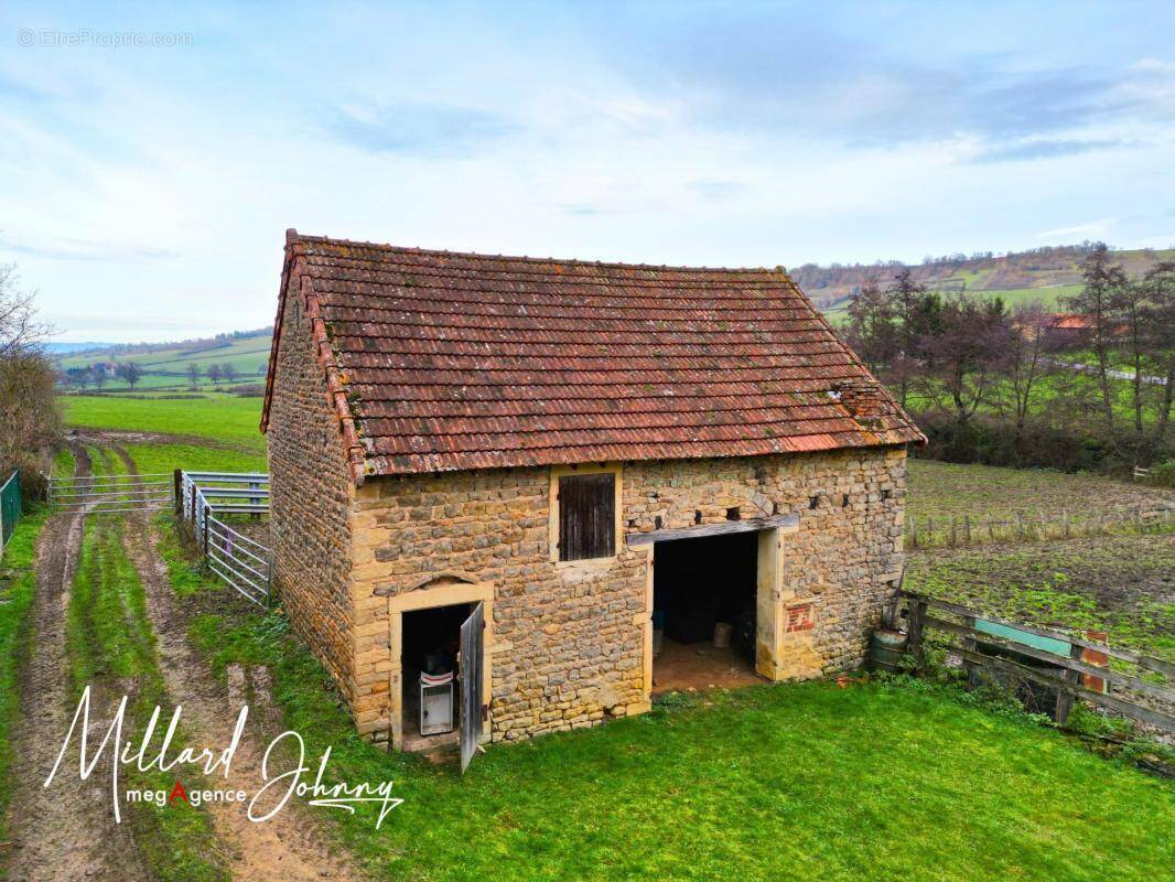 Terrain à VAUX-EN-PRE