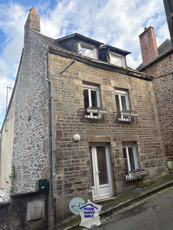 Maison à AMBRIERES-LES-VALLEES