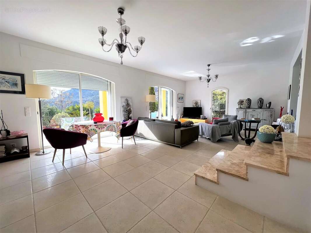 Maison à TOURRETTE-LEVENS