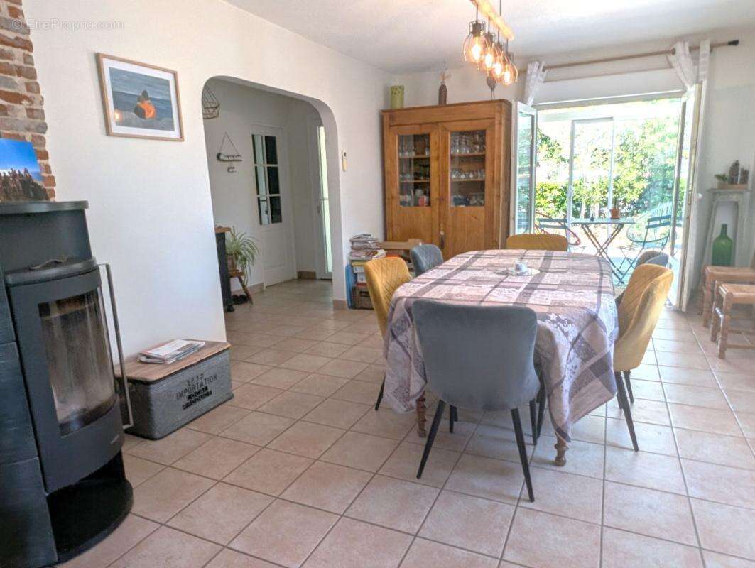 Maison 169 m² à Cordelle  - photo 3