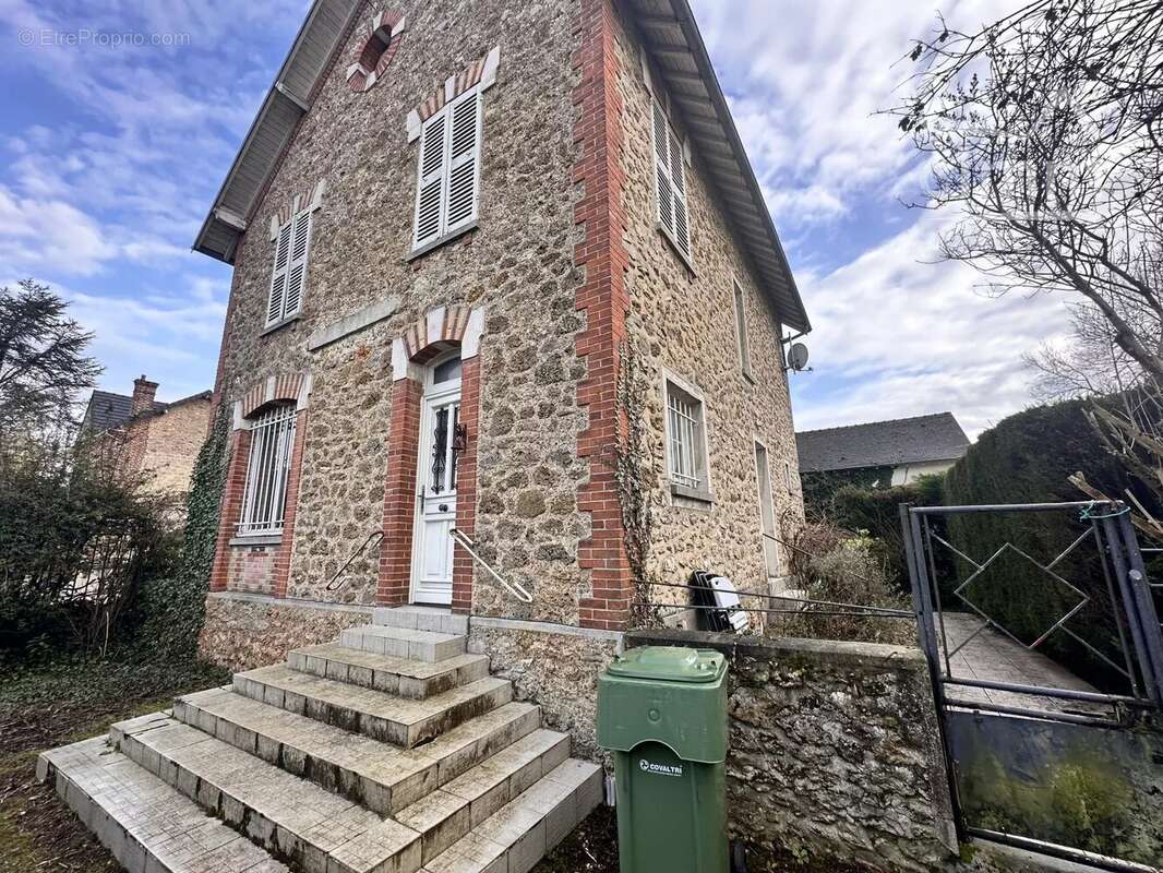 Maison à CONGIS-SUR-THEROUANNE