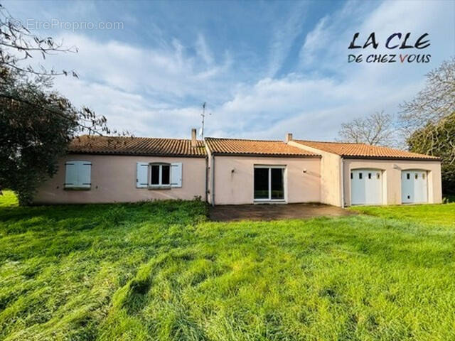 Maison à SAINT-MARTIN-DE-FRAIGNEAU