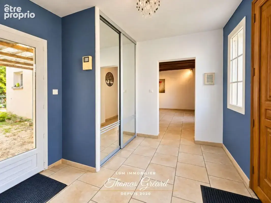  Longère rénovée – 161 m² habitables – 4 chambres – Terrain de 870 m² - Garage & carport - photo 4