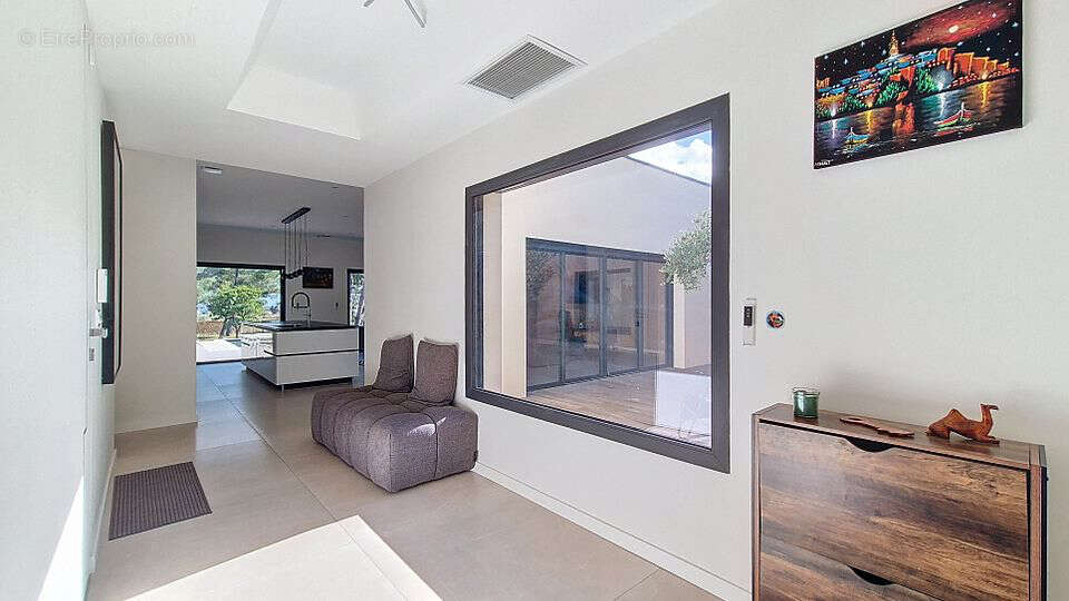 Élégante villa contemporaine de plain-pied dans un domaine résidentiel prisé - photo 10