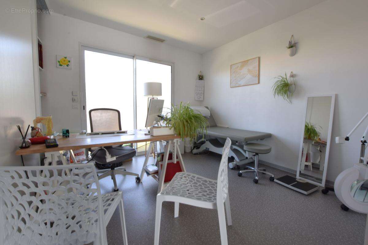 Local commercial Andilly 263 m² - 3 lots - plain pied - normes PMR - photo 4