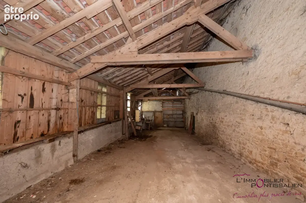 Dommartin - corps de ferme à rénover - environ 750 m2 exploitables - photo 8