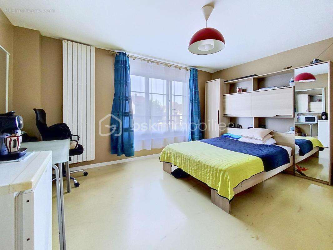 Maison F7 située à Villeparisis avec 1 pièce en sous-sol, 3 salles de bain, 1 jardin et 1 terrasse - photo 7