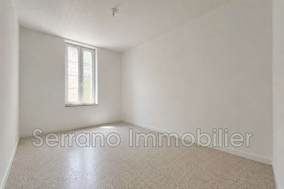 Appartement 74 m² à Beaucaire  - photo 6