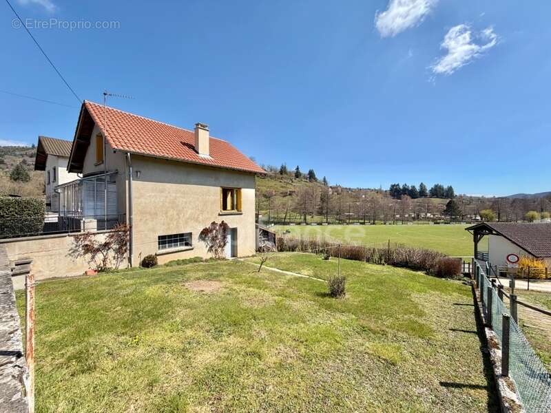 Maison à SAINT-JUST-EN-CHEVALET