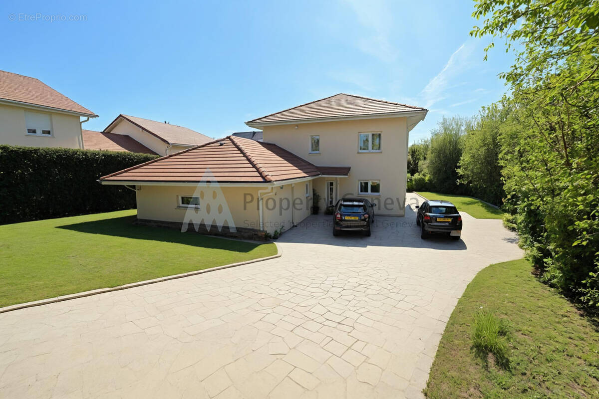 Maison à THOIRY