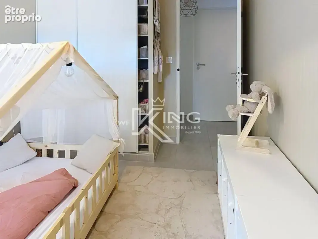FREJUS - Appartement T3, 68 m2, avec piscine et garage double - photo 11