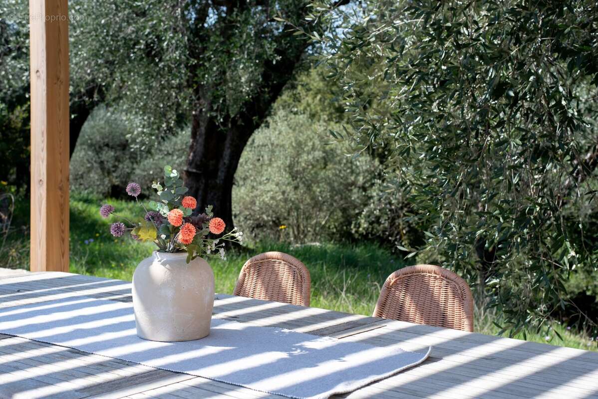 Maison à CHATEAUNEUF-GRASSE