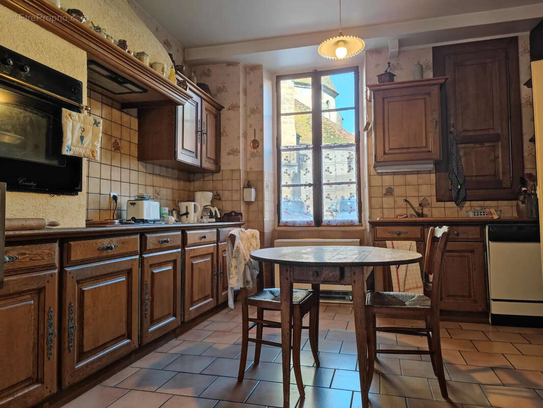 Maison à MOULINS-ENGILBERT