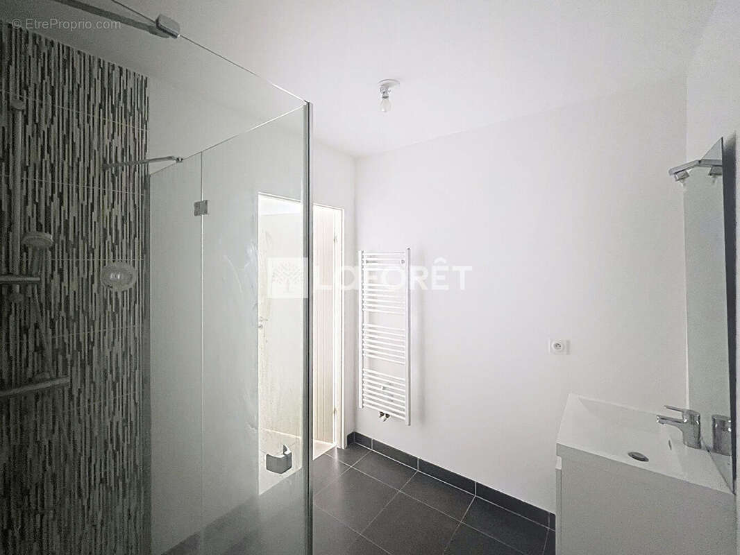 Appartement à SAINT-JEAN-DE-LA-RUELLE