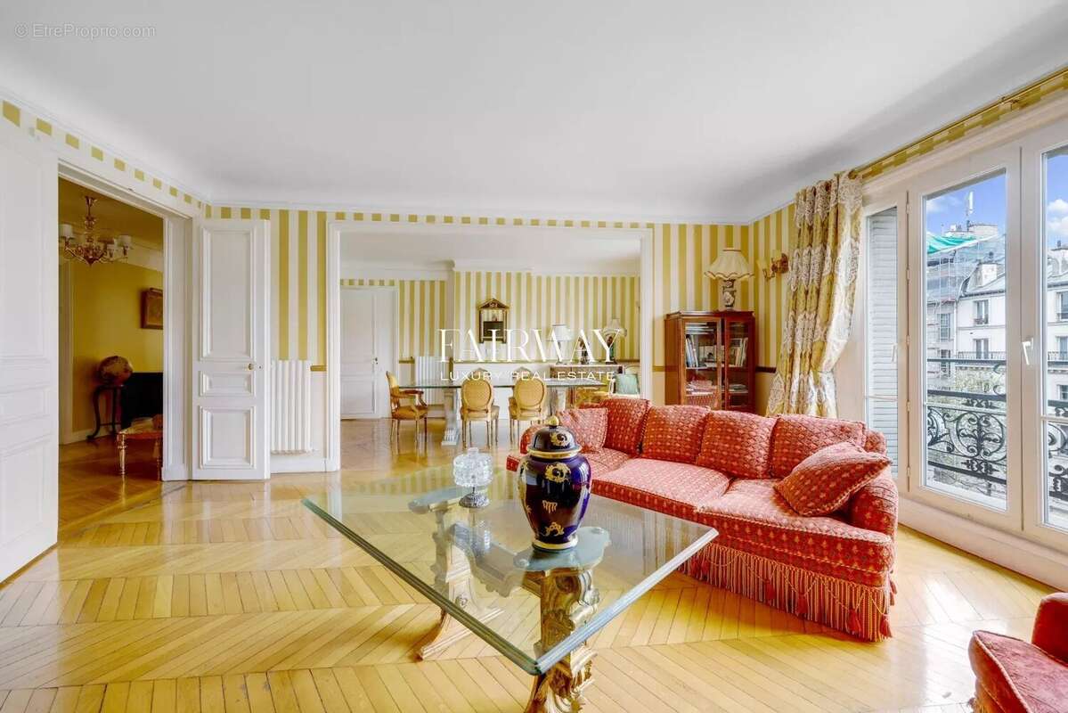 Appartement à PARIS-17E