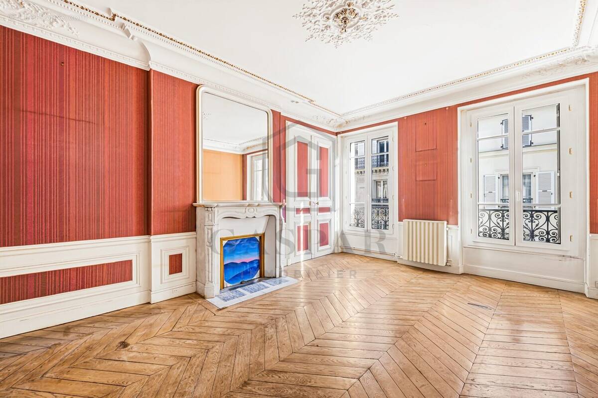 Appartement à PARIS-8E