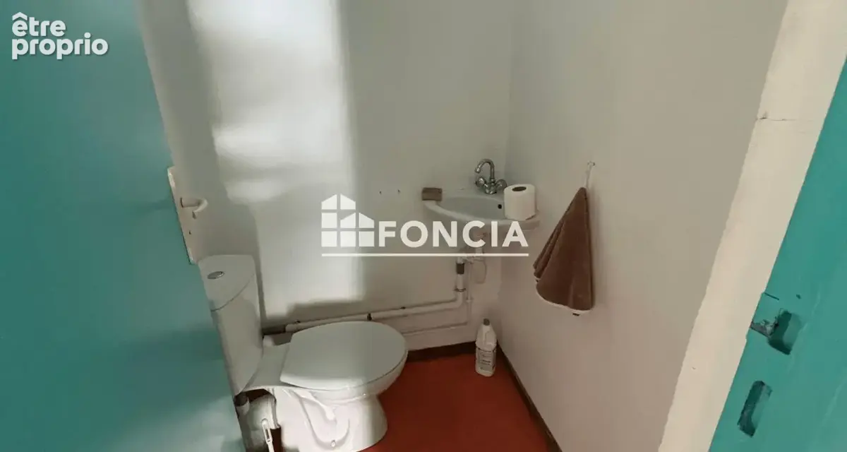 Les Angles – Local professionnel climatisé de 29 m² avec parking, proche Avignon - photo 6