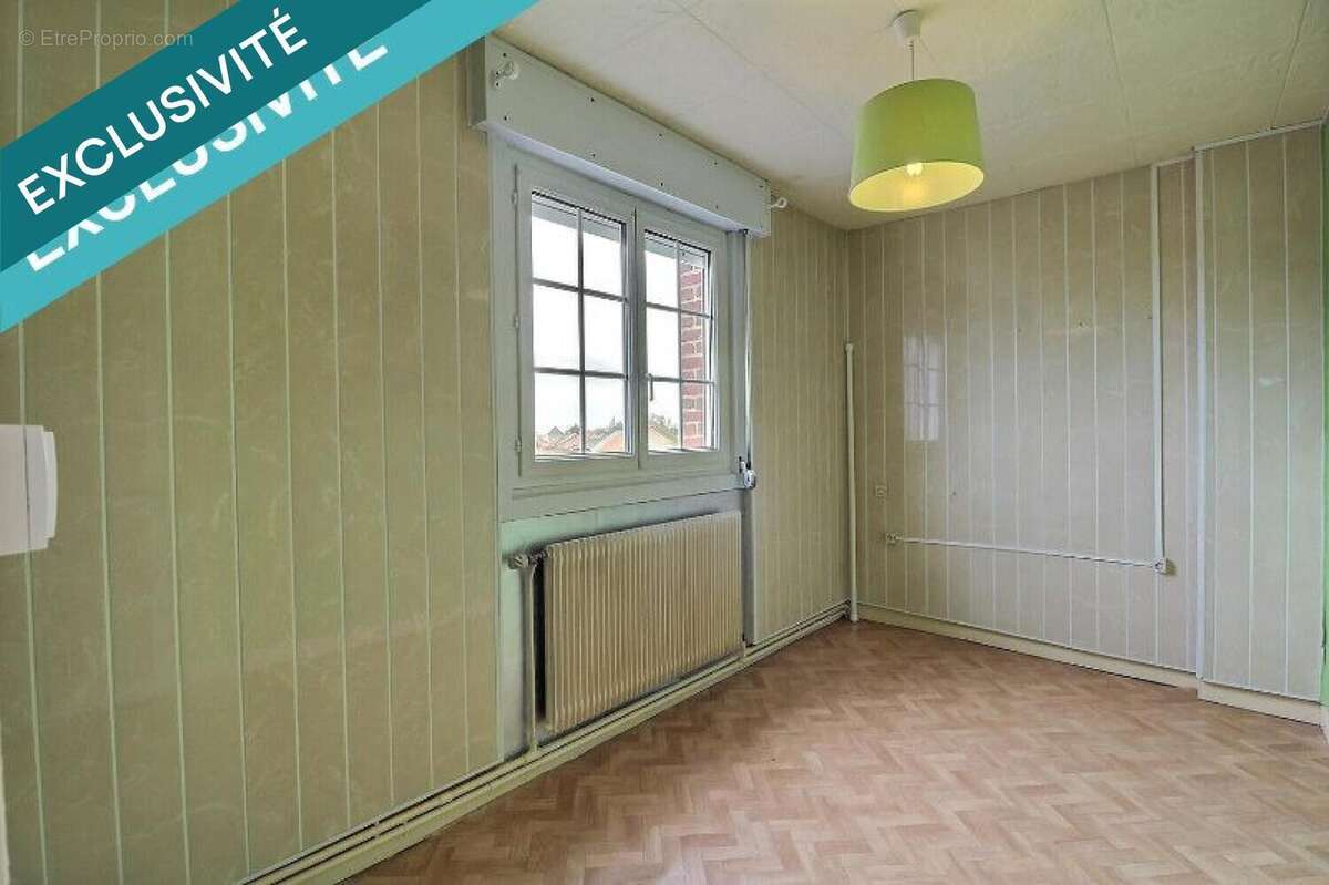 Photo 7 - Commerce à VIESLY