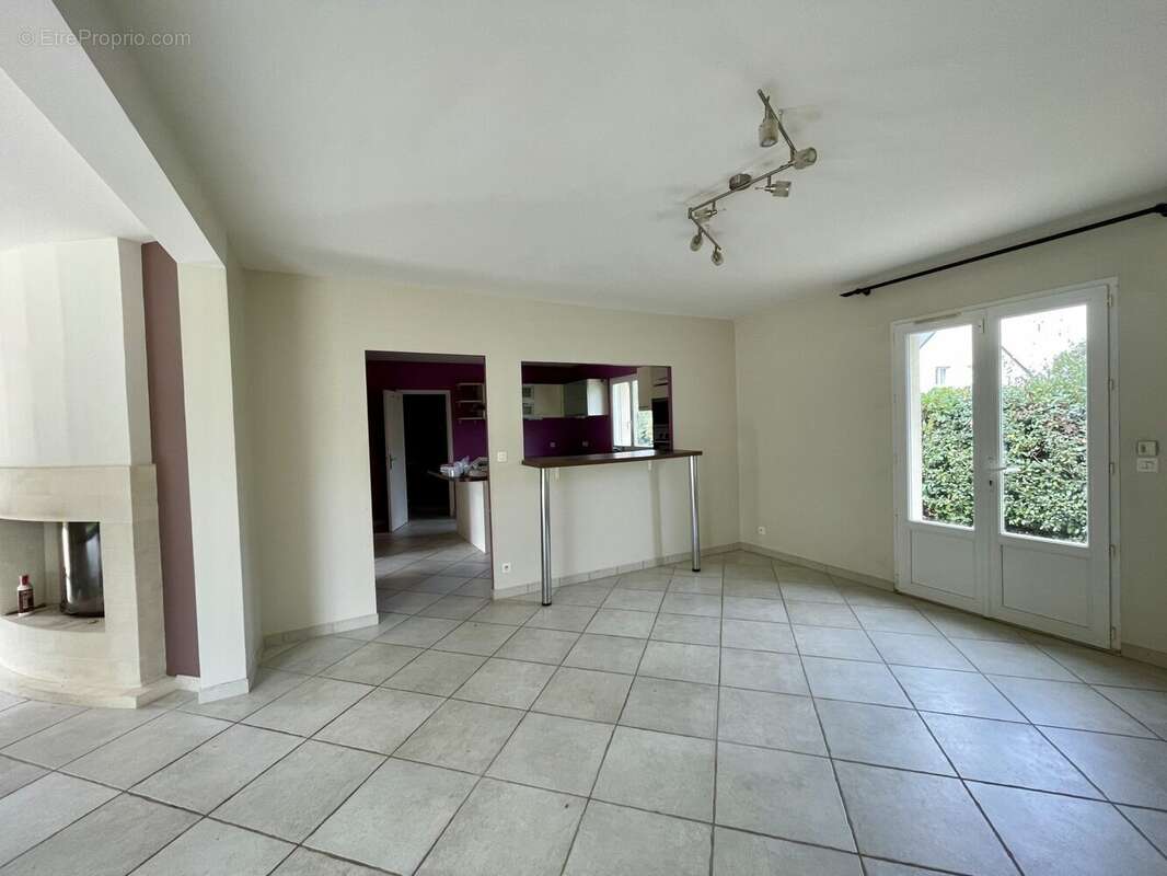 Maison à SAINT-CYR-SUR-LOIRE