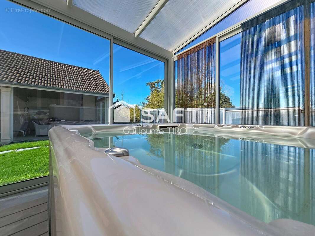 Photo 3 - Maison à SAINT-REMY-EN-ROLLAT