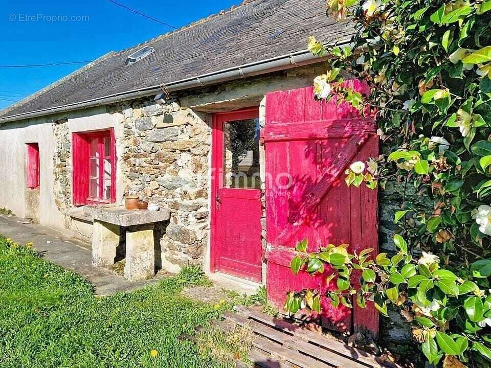 Maison à CAST