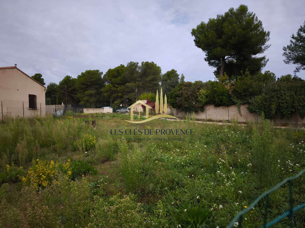 Terrain à ROGNAC