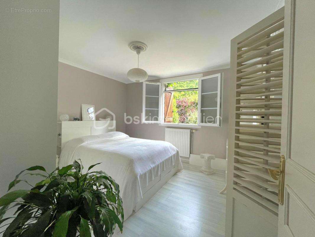 Maison de 164 m² avec piscine - CHEILLE - photo 13