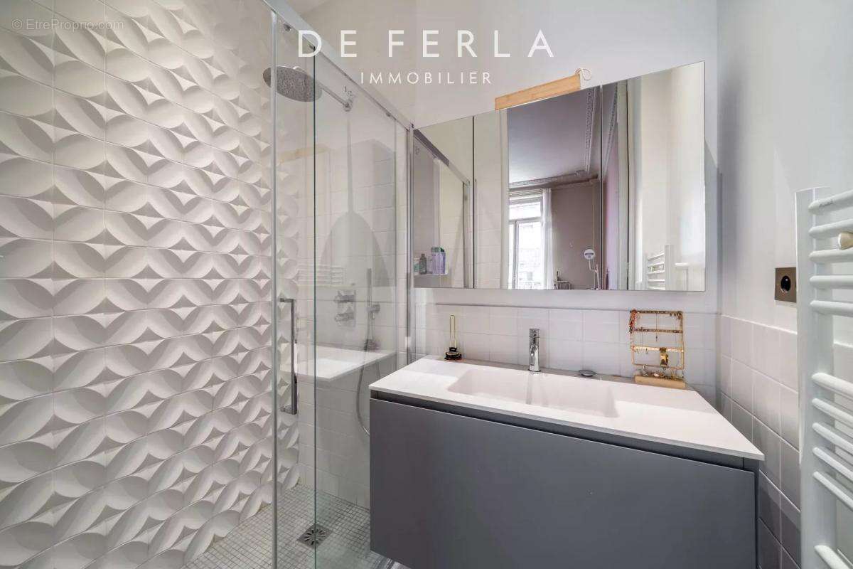 Appartement à PARIS-17E