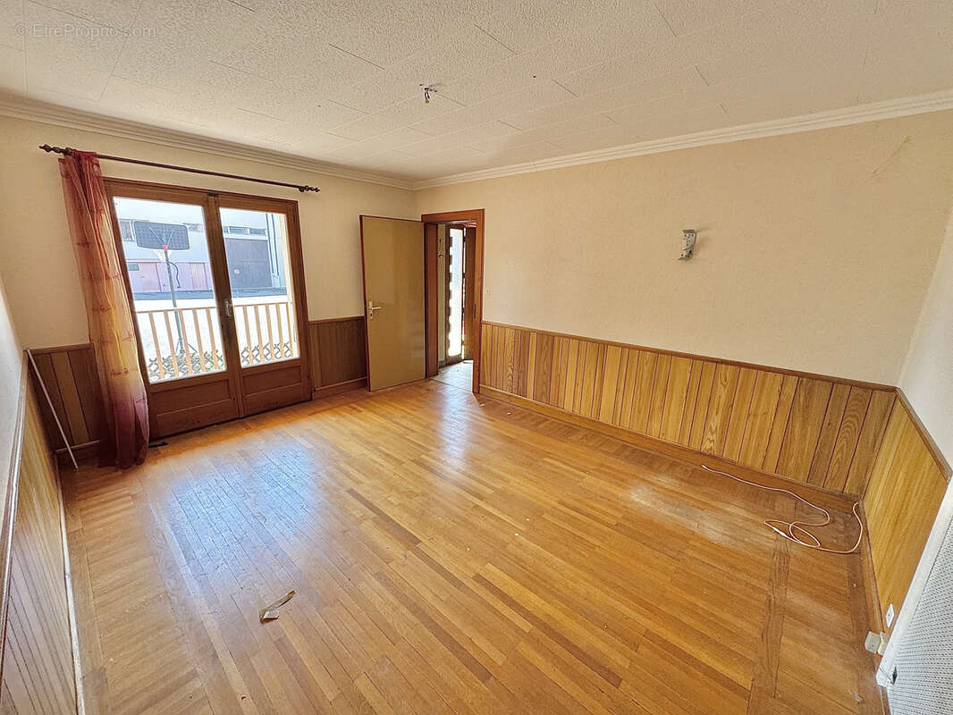 Maison à VILLE-LA-GRAND